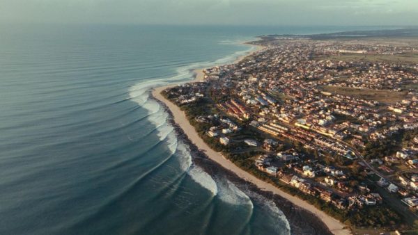Corona Studios’ ‘Feeling J’Bay’ premiered at WSL’s 2025 Corona Cero Open J-Bay, celebrating the town, wave, and community that shaped coastal surf culture.
