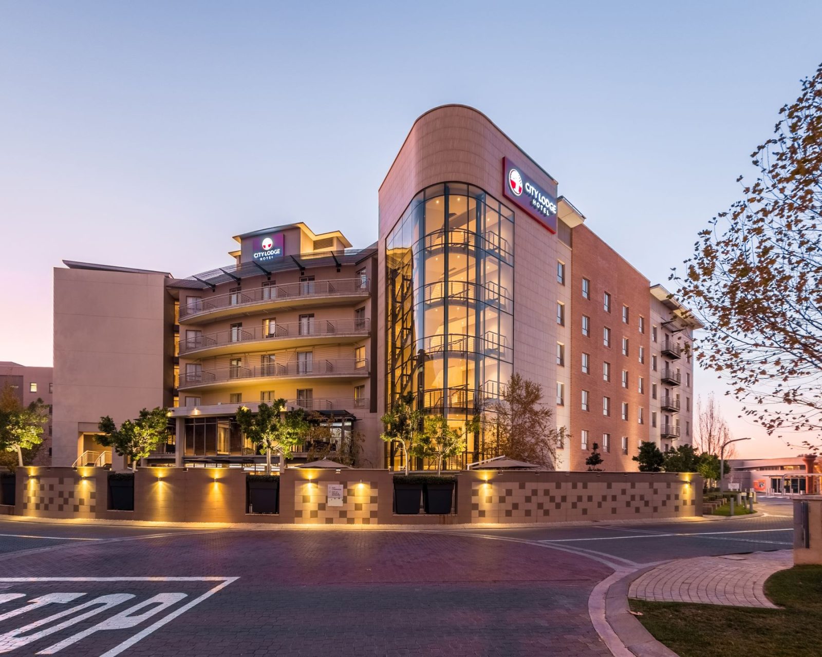 Celebrate Heritage Month in Gauteng with the Ndlovu Youth Choir, Joy of Jazz, and Travis Scott’s Circus Maximus Tour – paired with convenient City Lodge Hotel stays.