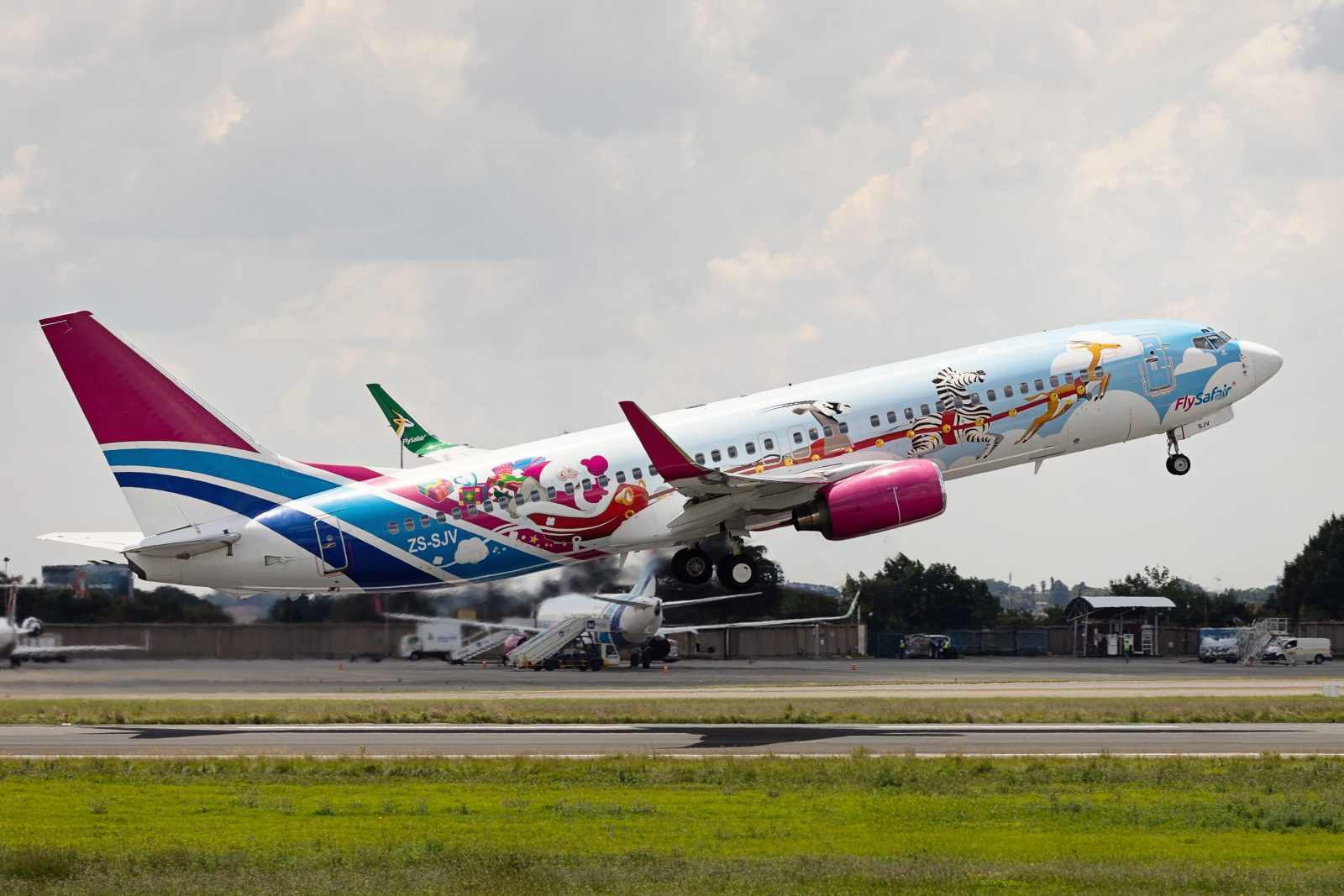 FlySafair reveals its first Christmas aircraft livery, Santa’s Sleigh, celebrating festive travel with a South African twist.