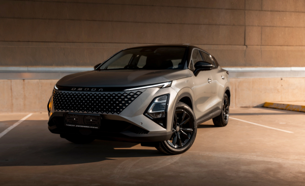 A week-long drive review of the Omoda C5 1.5T Lux X, covering design, performance, interior features, and real-world fuel use.