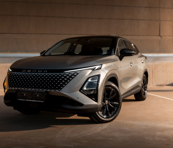 A week-long drive review of the Omoda C5 1.5T Lux X, covering design, performance, interior features, and real-world fuel use.