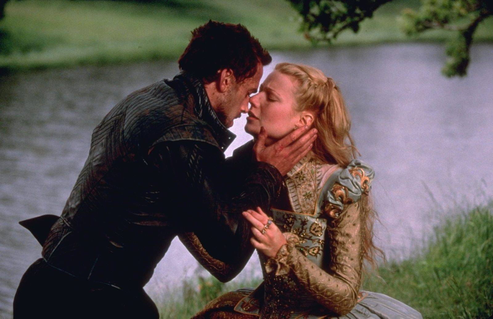 From romcoms to heartbreak and thrillers, stream the best Valentine’s movies on Showmax and DStv this February.