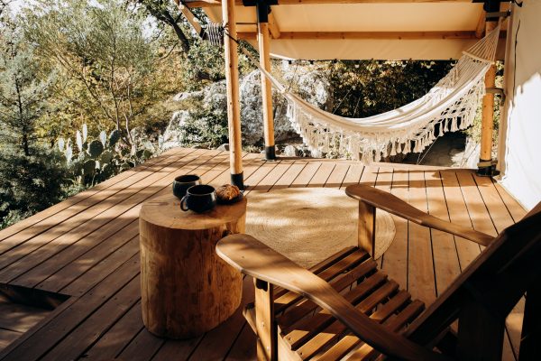 Discover top glamping regions in South Africa, from the Western Cape to the Drakensberg, blending nature with boutique comfort.