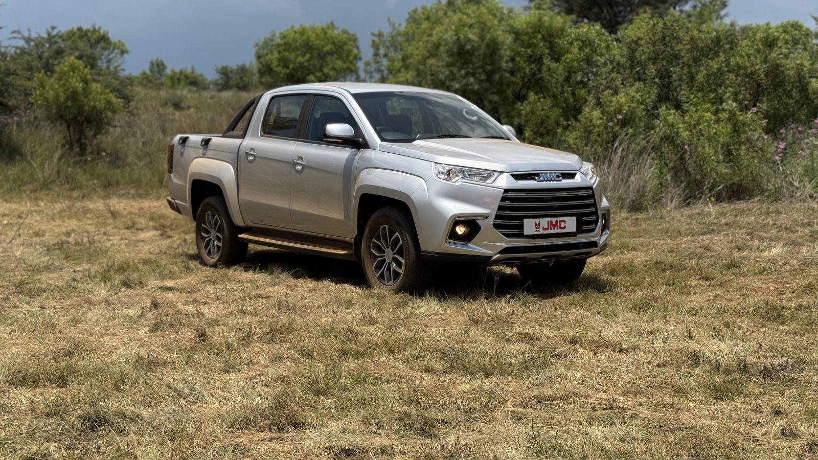 The JMC Vigus enters South Africa’s competitive bakkie market with strong value, modern safety and credible off-road capability.