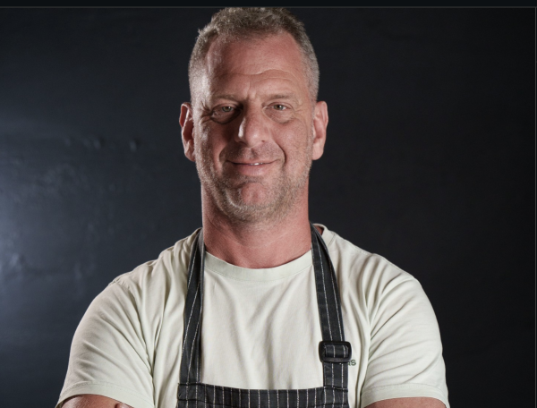 Chef Luke Dale Roberts will open a new destination restaurant at Tswalu Kalahari Reserve in 2026, marking a major shift in his culinary career.