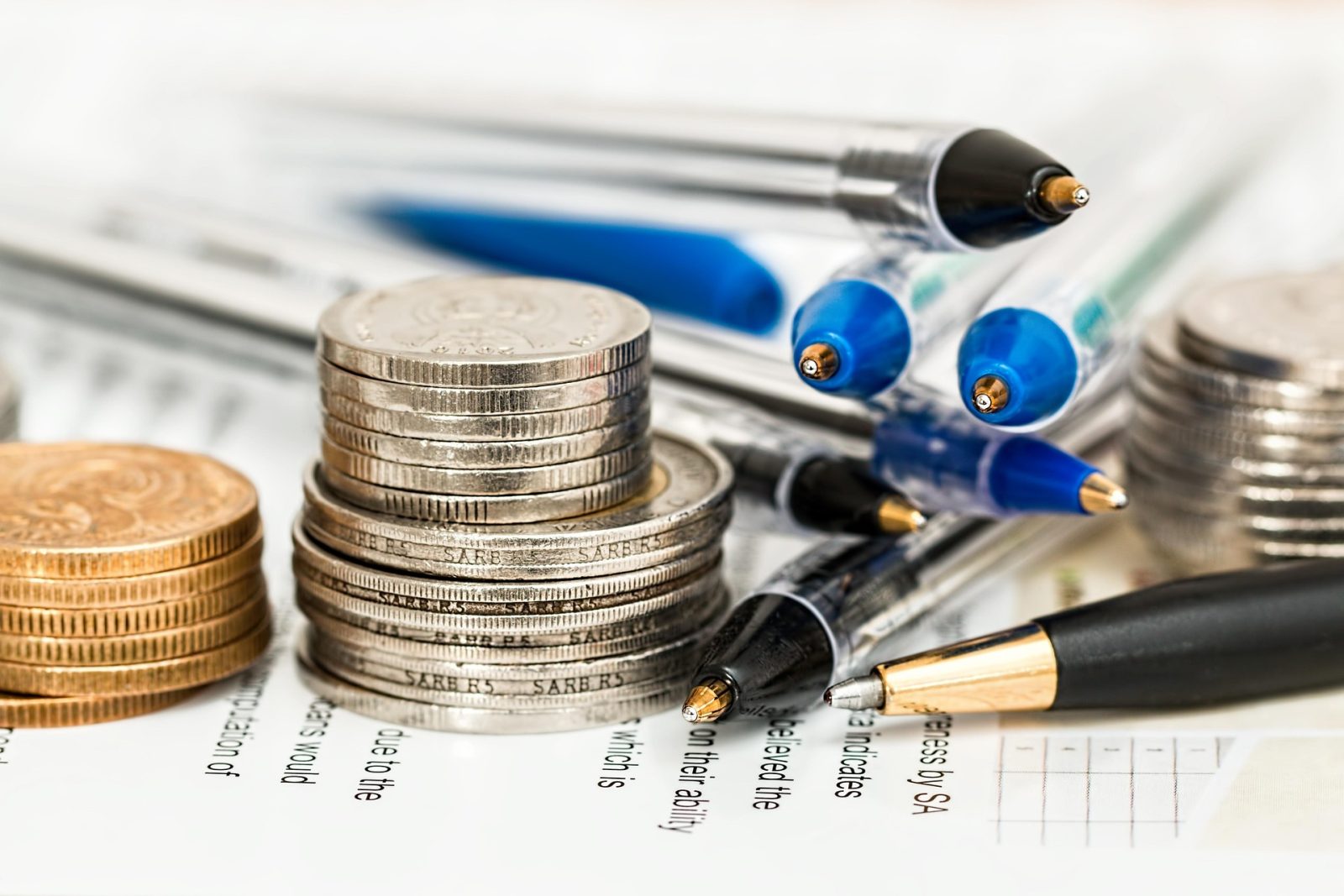 Income differences in relationships create financial tension. Shared planning helps couples manage money fairly.