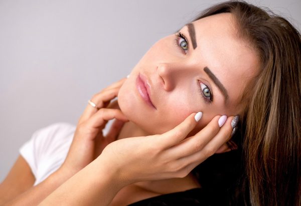 Discover a simple autumn skincare routine with hydrating products that protect the skin barrier and restore moisture.