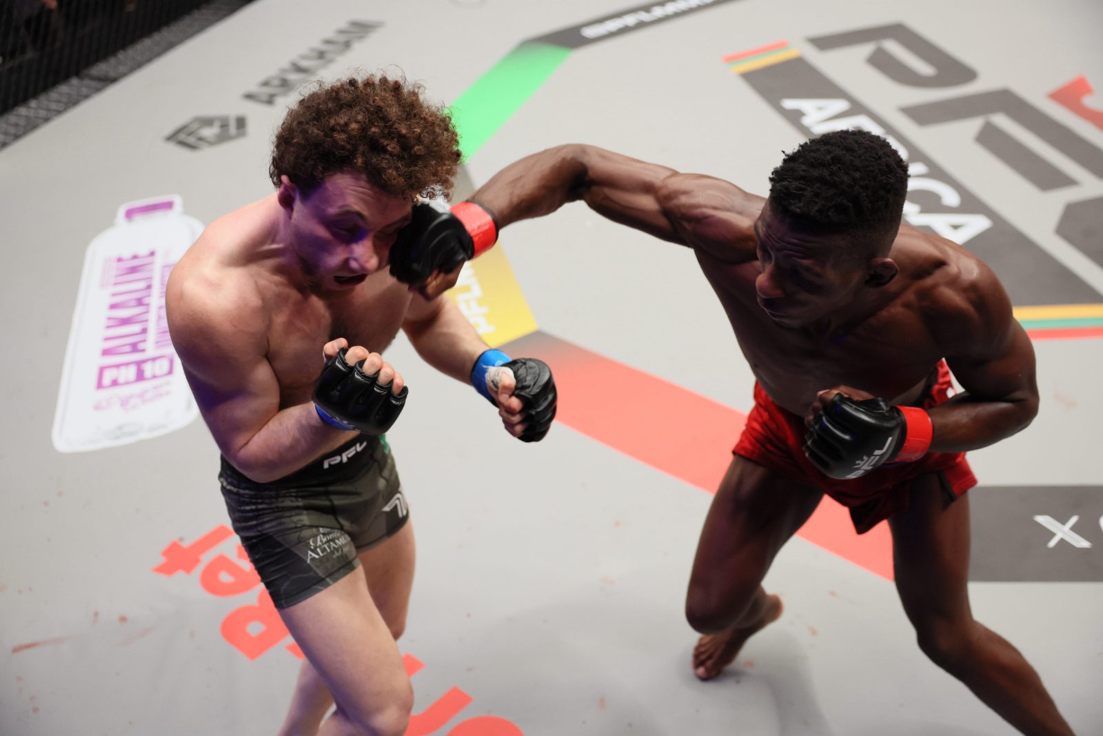 PFL Africa debuts in Pretoria with knockouts, submissions and a Ndebele main event win. Full results, highlights and what’s next.