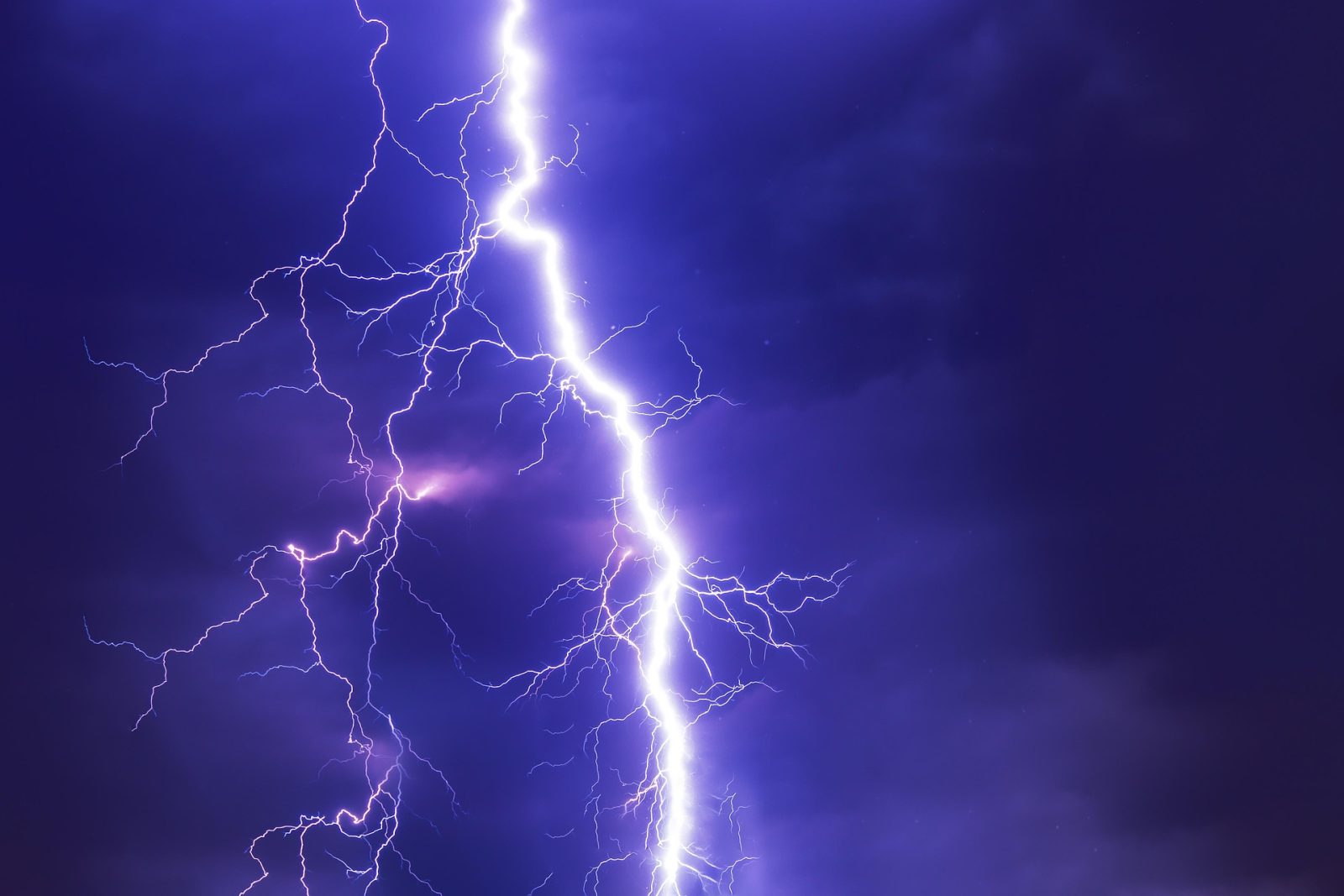 Weather warning issued for South Africa as storms hit inland and a cold front reaches the Western Cape this weekend.