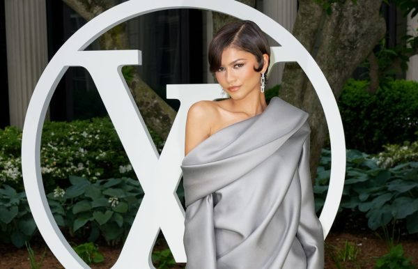 Louis Vuitton Cruise 2027 explores the contrasts between Paris and New York through pop art, fashion and cultural references.