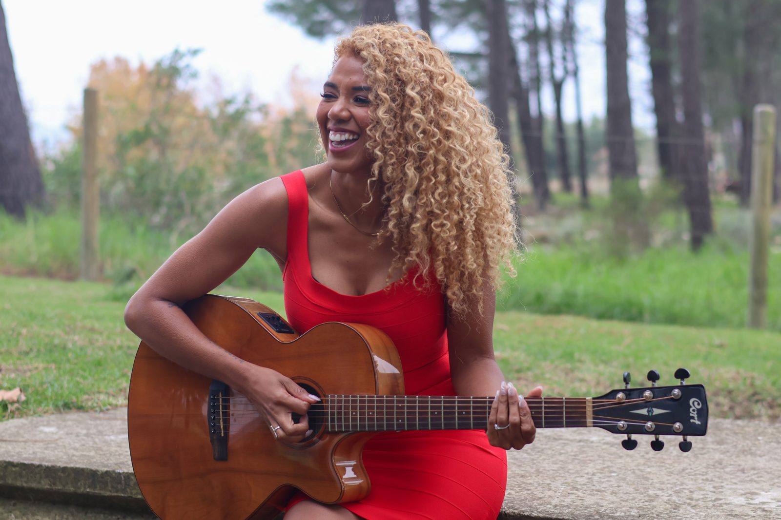 South African singer Amy Jones returns with her heartfelt new single Again, produced by Luke Goliath and inspired by family and authenticity.