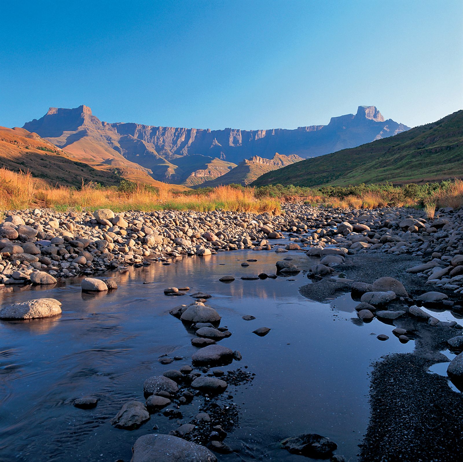 Scenic mountain views overlooking the Northern Drakensberg, home to the Carte Collection.