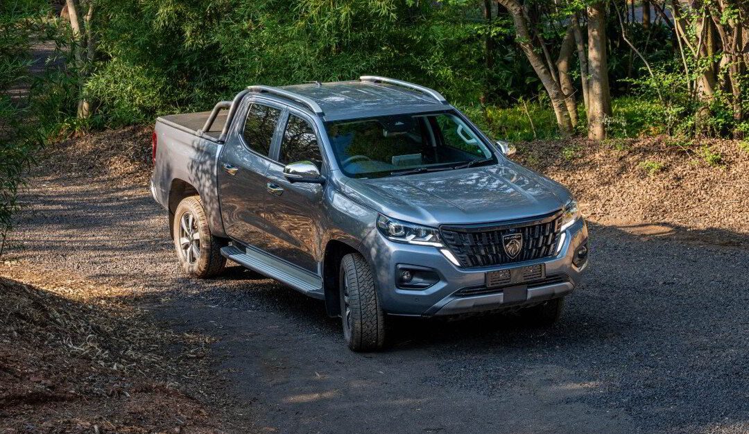Updated Peugeot Landtrek double-cab bakkie with a 2.2-litre Multijet turbodiesel engine